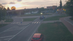Křižovatka ulic Velká Dlážka a Polní