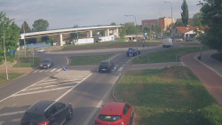 Křižovatka ulic Velká Dlážka a Polní