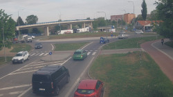 Křižovatka ulic Velká Dlážka a Polní