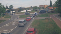 Křižovatka ulic Velká Dlážka a Polní