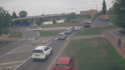 Křižovatka ulic Velká Dlážka a Polní
