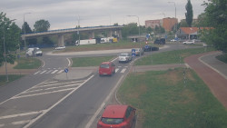 Křižovatka ulic Velká Dlážka a Polní