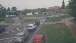 Křižovatka ulic Velká Dlážka a Polní