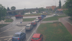 Křižovatka ulic Velká Dlážka a Polní