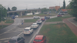 Křižovatka ulic Velká Dlážka a Polní