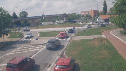 Křižovatka ulic Velká Dlážka a Polní