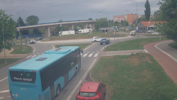 Křižovatka ulic Velká Dlážka a Polní