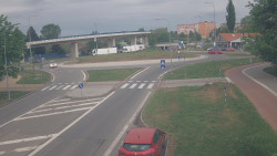 Křižovatka ulic Velká Dlážka a Polní