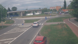 Křižovatka ulic Velká Dlážka a Polní
