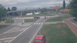 Křižovatka ulic Velká Dlážka a Polní