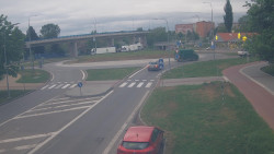 Křižovatka ulic Velká Dlážka a Polní