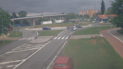 Křižovatka ulic Velká Dlážka a Polní