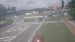 Křižovatka ulic Velká Dlážka a Polní