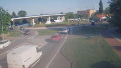 Křižovatka ulic Velká Dlážka a Polní