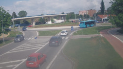 Křižovatka ulic Velká Dlážka a Polní