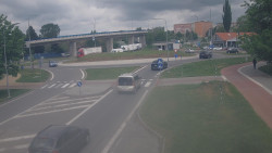 Křižovatka ulic Velká Dlážka a Polní