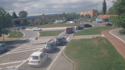 Křižovatka ulic Velká Dlážka a Polní