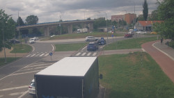 Křižovatka ulic Velká Dlážka a Polní