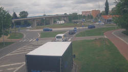 Křižovatka ulic Velká Dlážka a Polní