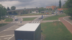 Křižovatka ulic Velká Dlážka a Polní