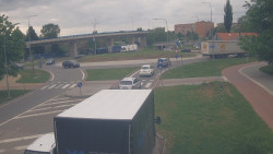 Křižovatka ulic Velká Dlážka a Polní