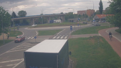 Křižovatka ulic Velká Dlážka a Polní