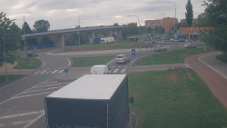 Křižovatka ulic Velká Dlážka a Polní