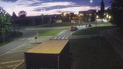 Křižovatka ulic Velká Dlážka a Polní