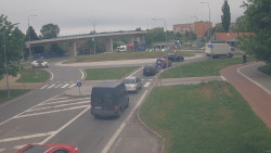 Křižovatka ulic Velká Dlážka a Polní