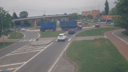 Křižovatka ulic Velká Dlážka a Polní