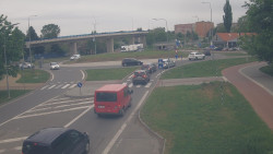 Křižovatka ulic Velká Dlážka a Polní