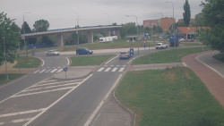 Křižovatka ulic Velká Dlážka a Polní