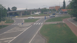 Křižovatka ulic Velká Dlážka a Polní