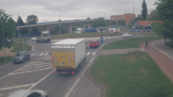 Křižovatka ulic Velká Dlážka a Polní