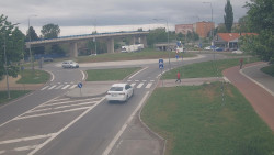 Křižovatka ulic Velká Dlážka a Polní