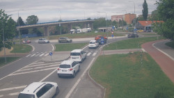 Křižovatka ulic Velká Dlážka a Polní