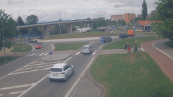 Křižovatka ulic Velká Dlážka a Polní