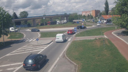 Křižovatka ulic Velká Dlážka a Polní