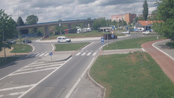 Křižovatka ulic Velká Dlážka a Polní
