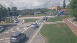 Křižovatka ulic Velká Dlážka a Polní