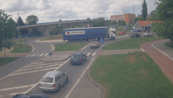 Křižovatka ulic Velká Dlážka a Polní