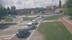 Křižovatka ulic Velká Dlážka a Polní