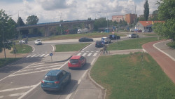 Křižovatka ulic Velká Dlážka a Polní