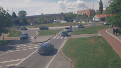 Křižovatka ulic Velká Dlážka a Polní