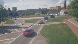 Křižovatka ulic Velká Dlážka a Polní