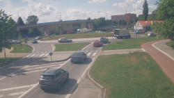 Křižovatka ulic Velká Dlážka a Polní
