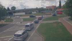 Křižovatka ulic Velká Dlážka a Polní