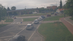 Křižovatka ulic Velká Dlážka a Polní