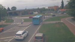 Křižovatka ulic Velká Dlážka a Polní