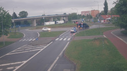 Křižovatka ulic Velká Dlážka a Polní
